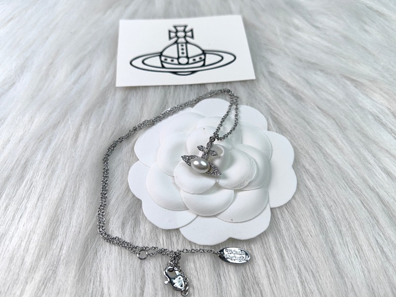 White Gold Elliptical Pearl Necklac