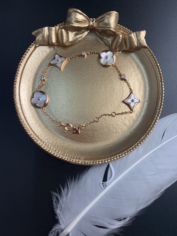 White mother-of-pearl logo 4 motif bracelet