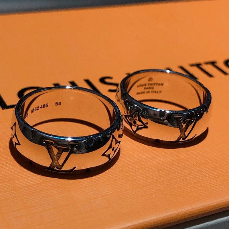 Classic Four Flower Pattern Ring
