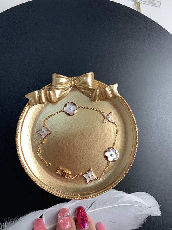 White mother-of-pearl logo 5 motif bracelet