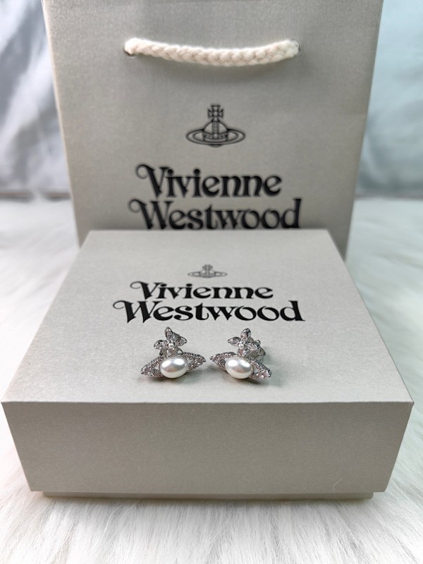 White gold Oval Pearl Earrings