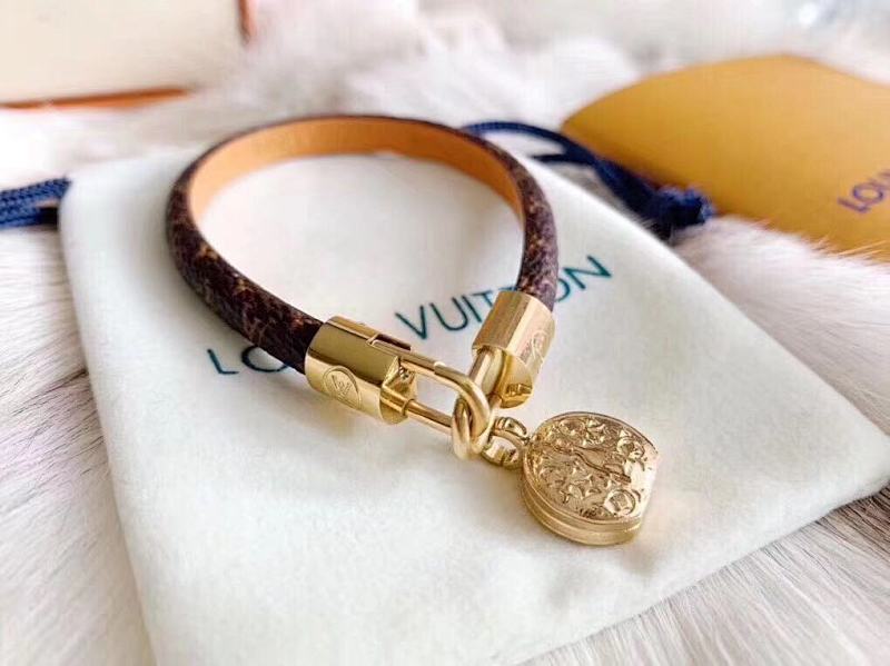 Buckle leather bracelet