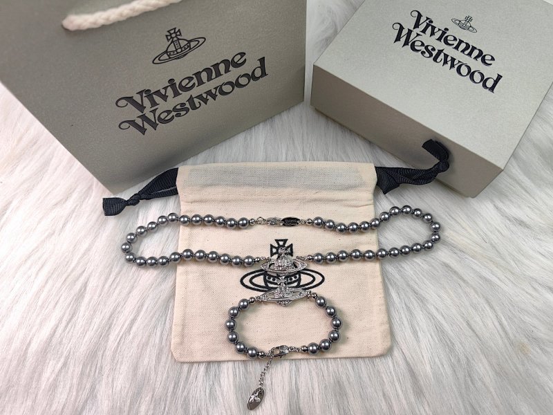White gold Dark Grey Pearl Saturn Necklace