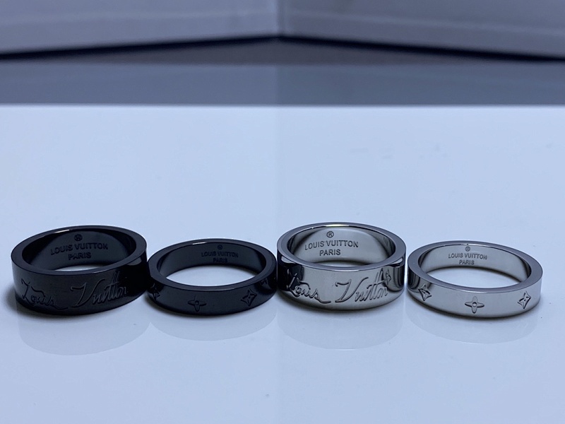 Chinese Valentine's Day couple ring