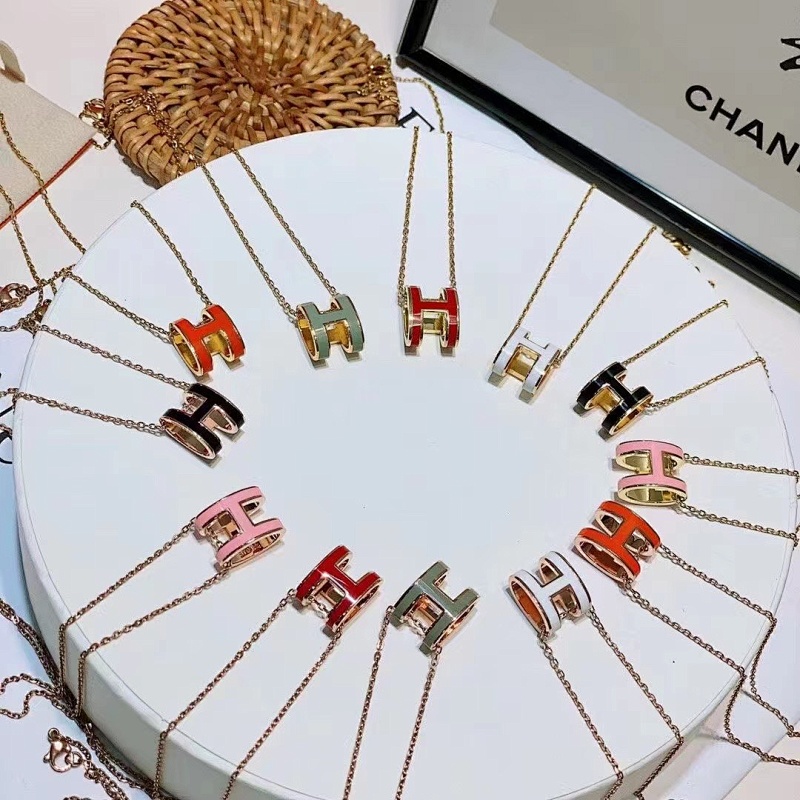Classical Big H Necklace