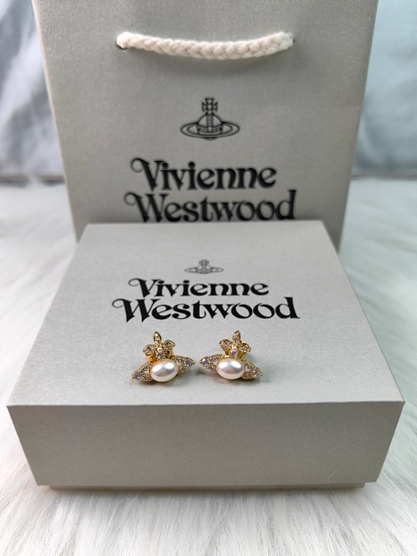 Gold Oval Pearl Earrings