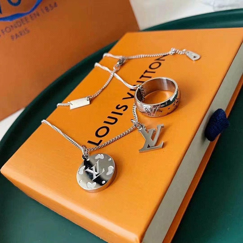 Ring chain necklace