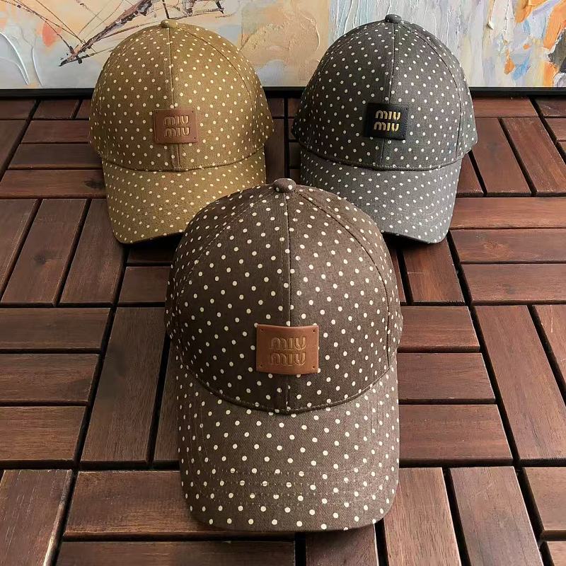 MIU MIU CAP 77052474