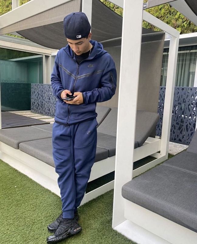 TF 2020 CU4489-410 zip-up coat CU4495-410 pants (im 180CM 68KG iwear size S in the photo)