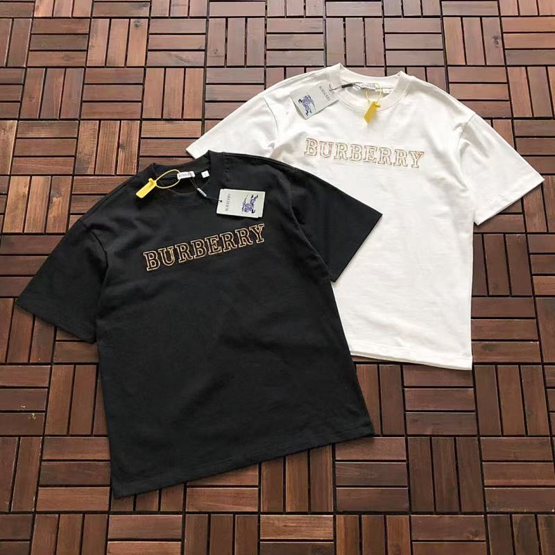BURBERRY T-SHIRT 11121408 (im 176 CM 58 KG iwear size M in the photo)