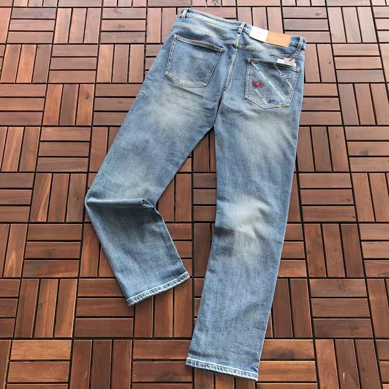 BALENCIAGA JEANS 22102919 (im 180CM 68KG iwear size 32 in the photo)