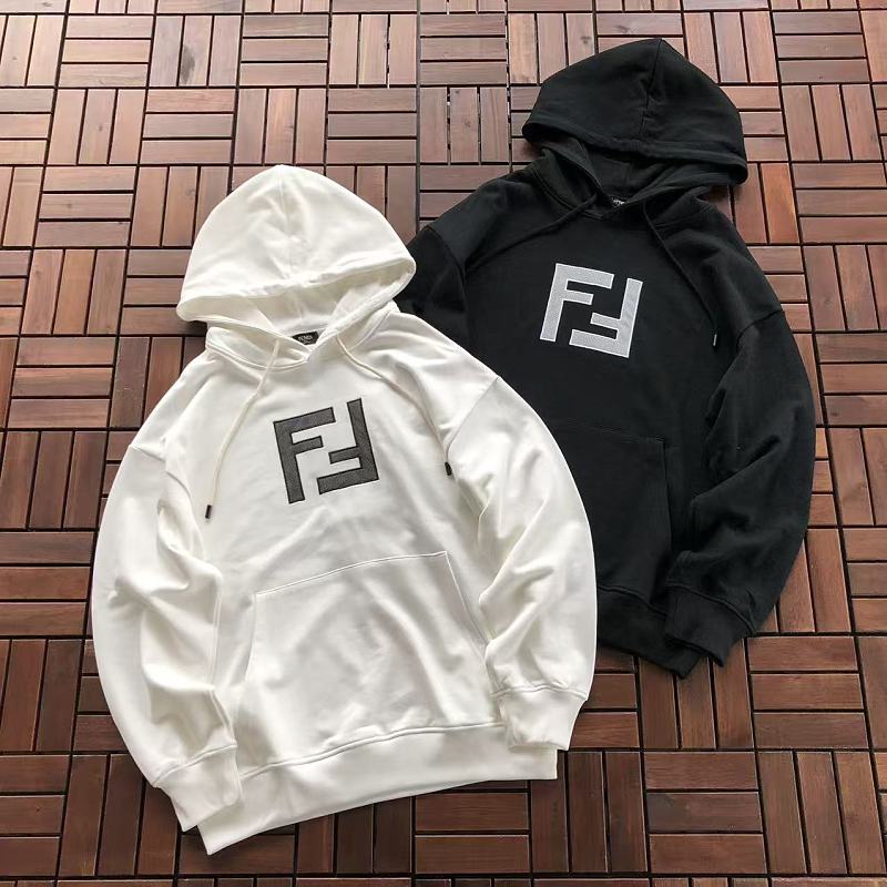 FENDI HOODIE 66090627 (im 185CM 70KG iwear size M in the photo)
