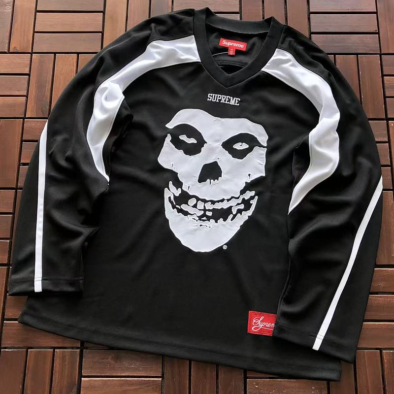 SUPREME & THE MISFITS LONG-SLEEVE 88070601 (im 185CM 70KG iwear size M in the photo)