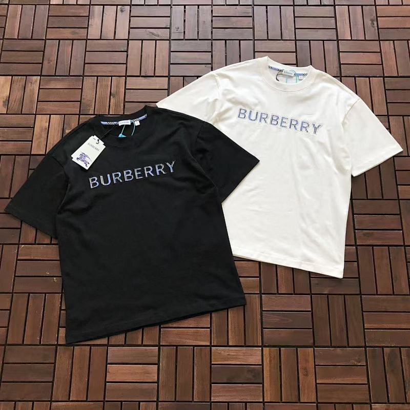 BURBERRY T-SHIRT 55011836 (im 180CM 68KG iwear size M in the photo)