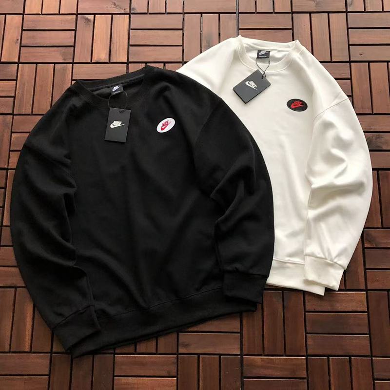 NIKE SWEATER 22110494(im 176CM 58KG iwear size XL in the photo)