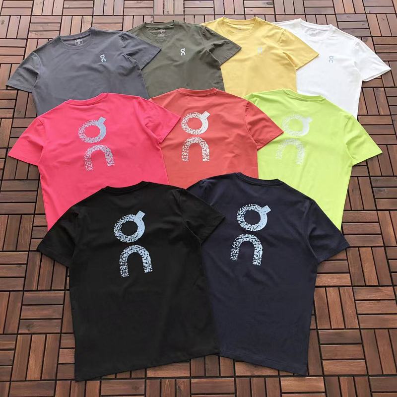 ON RUNNING T-SHIRT 22121810 (im 185CM 80KG iwear size M in the photo)