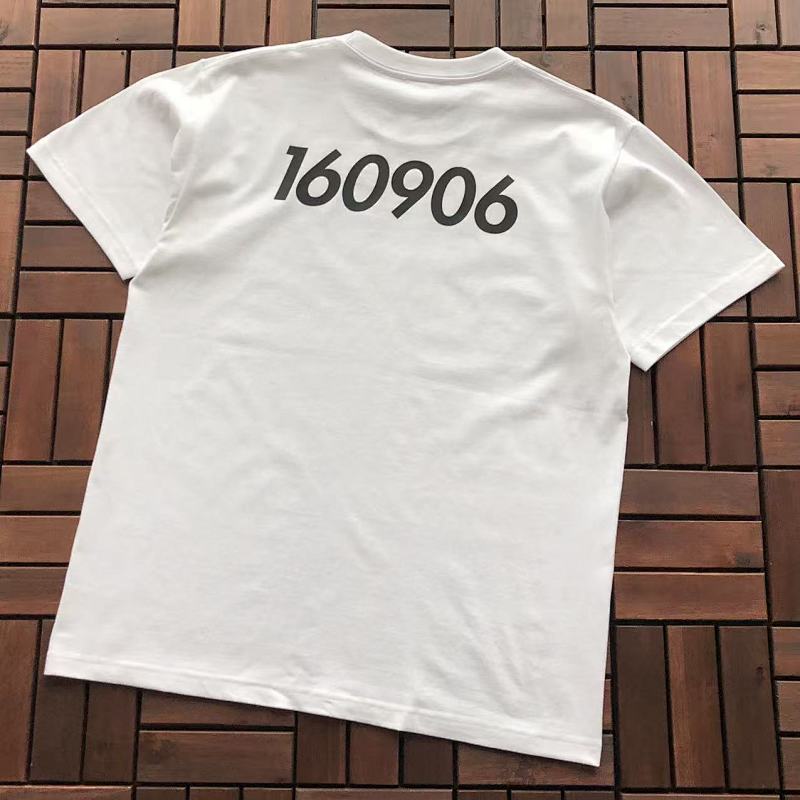 SUPREME T-SHIRT 55022842 (im 180CM 68KG iwear size M in the photo)