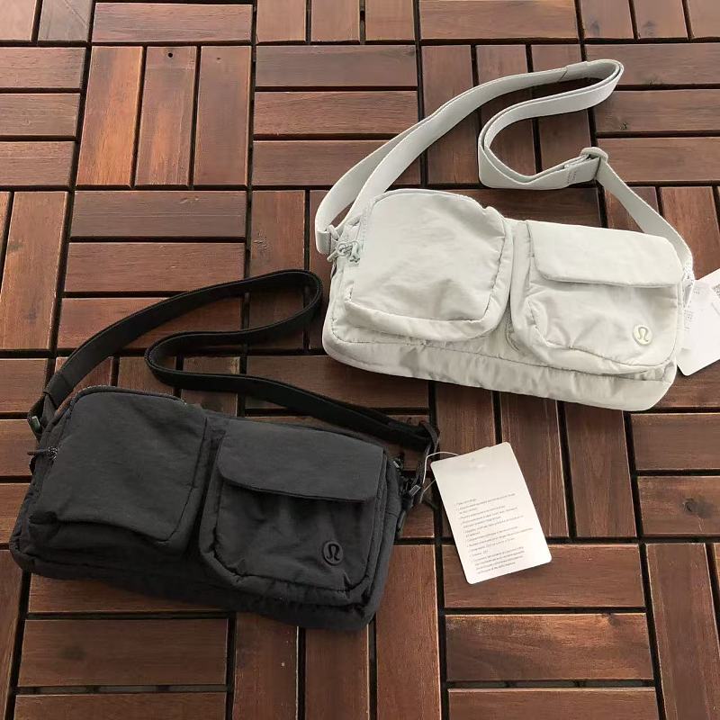 LULULEMON BAG 66071210（长25CM*宽13CM*高4CM）
