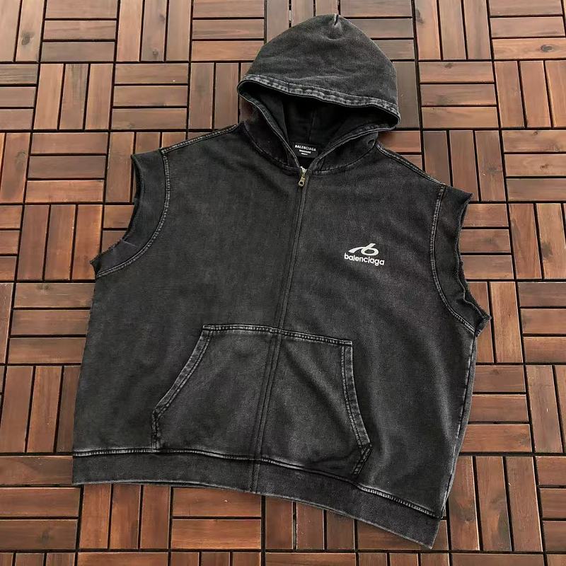 BALENCIAGA VEST 55073046 (im 185CM 70KG iwear size M in the photo)