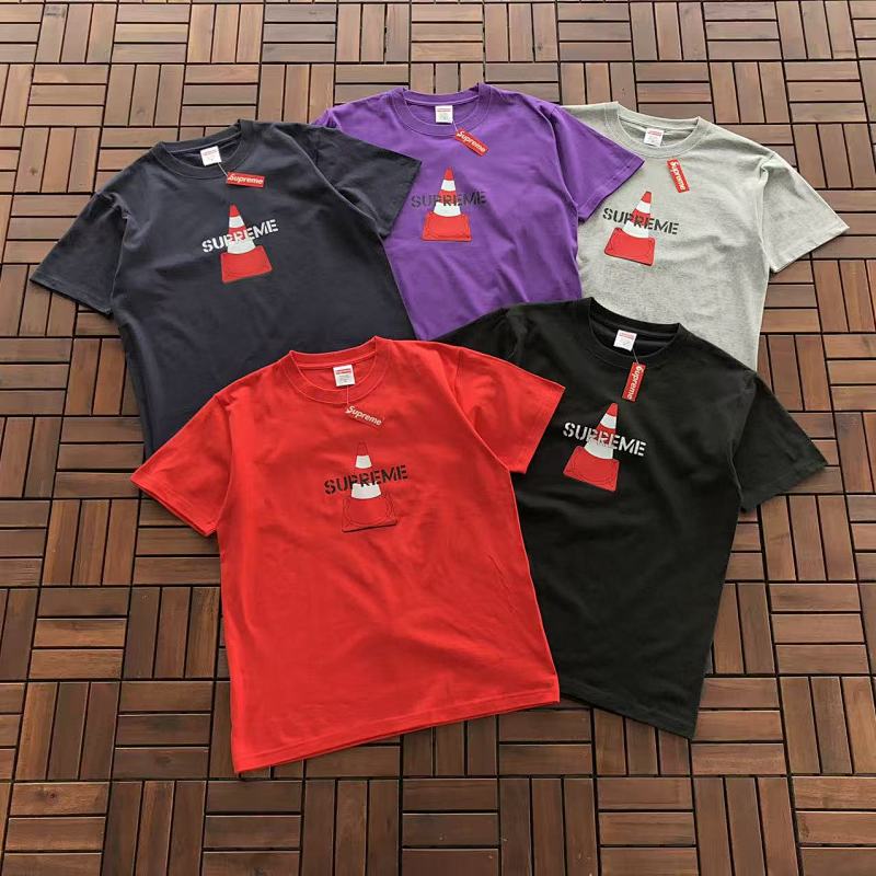 SUPREME T-SHIRT 55022744 (im 176CM 58KG iwear size M in the photo)