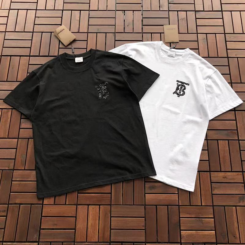 BURBERRY T-SHIRT 11102309 (im 180CM 68KG iwear size M in the photo)