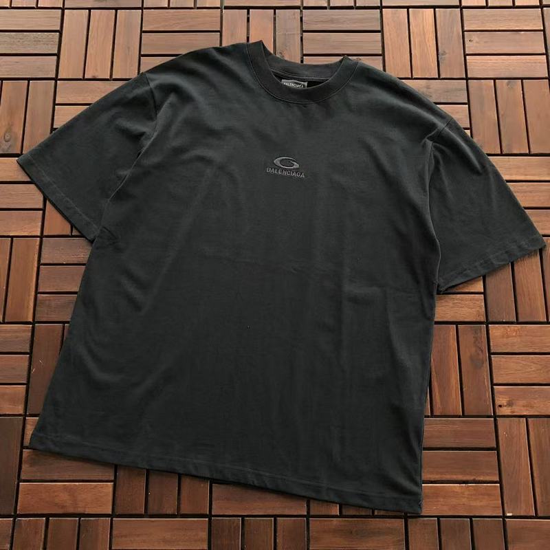 BALENCIAGA T-SHIRT 11120211 (im 180CM 68KG iwear size M in the photo)