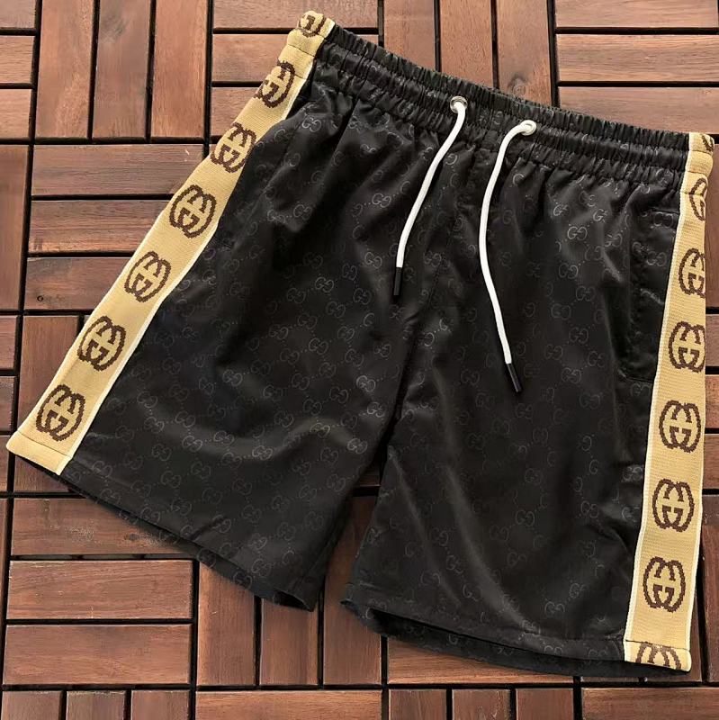 GUCCI SHORTS 55011829 (im 176CM 58KG iwear size L in the photo)