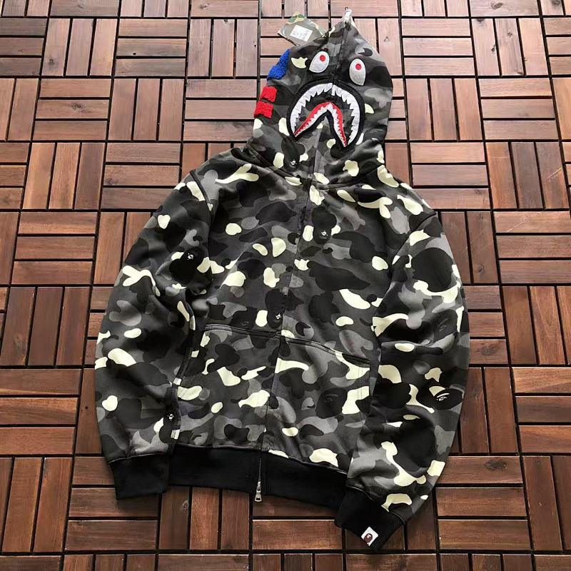 BAPE HOODIE 22101002 (im 180CM 68KG iwear size M in the photo)