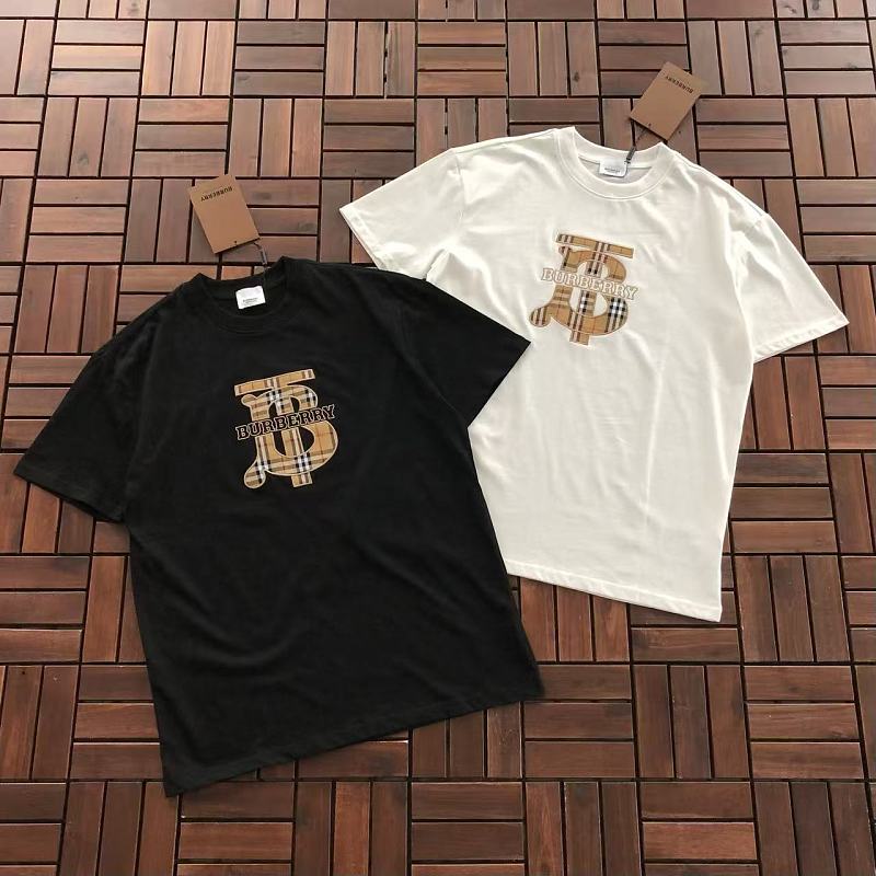 BURBERRY T-SHIRT 77051027 (im 180CM 68KG iwear size M in the photo)