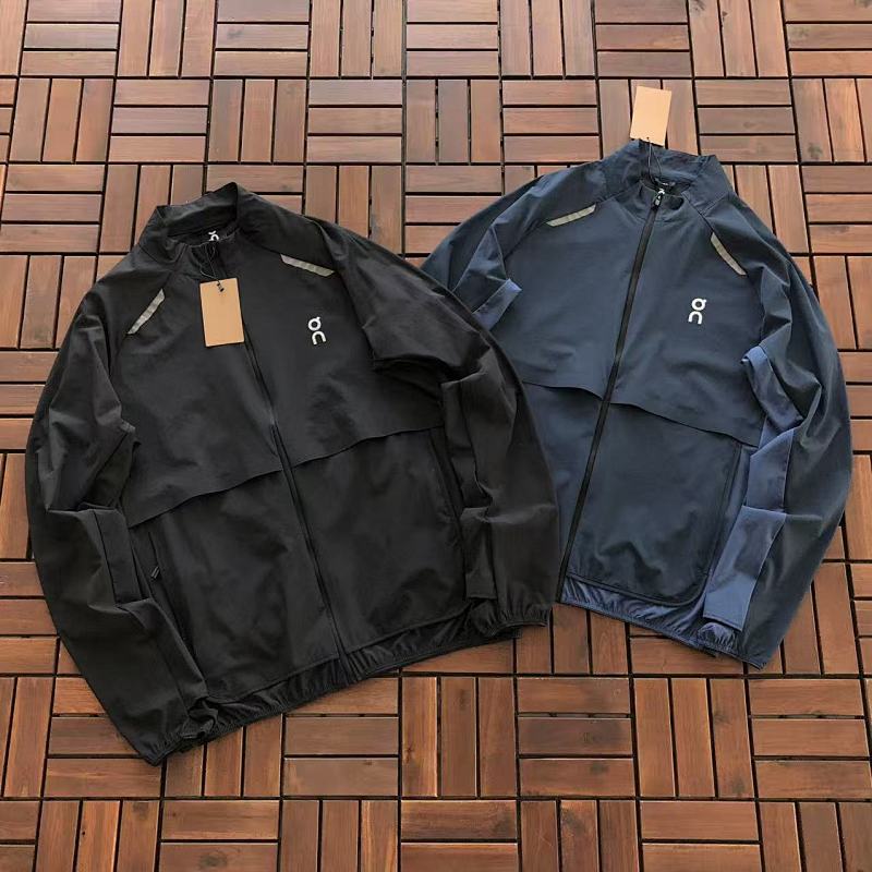 ON RUNNING JACKET 55030601(im 185CM 70KG iwear size 2XL in the photo)