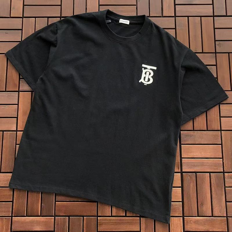BURBERRY T-SHIRT 55080728 (im 185CM 80KG iwear size M in the photo)