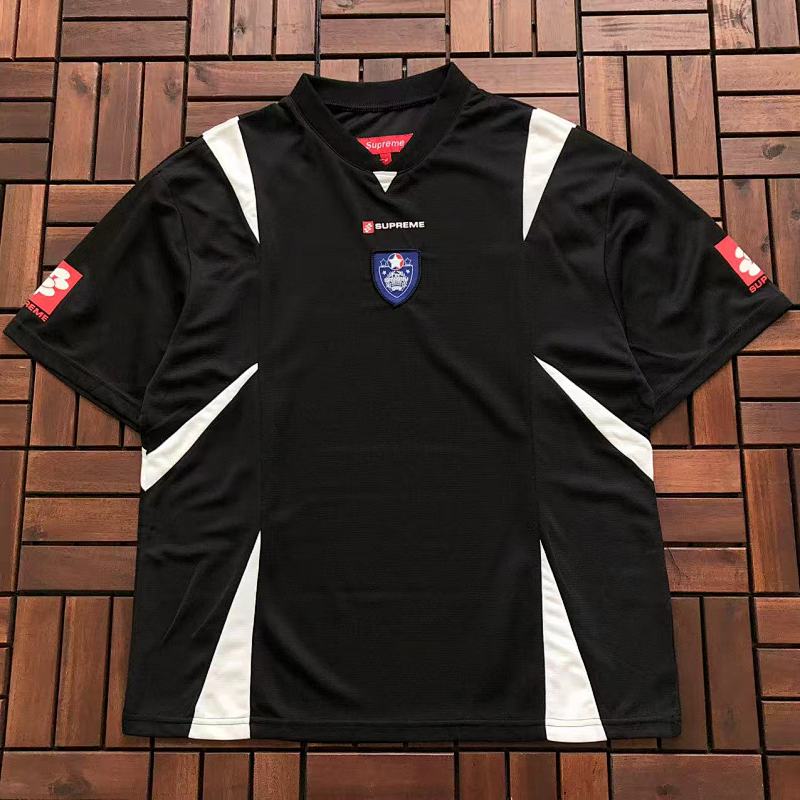 SUPREME T-SHIRT 22091440 (im 180CM 68KG iwear size M in the photo）