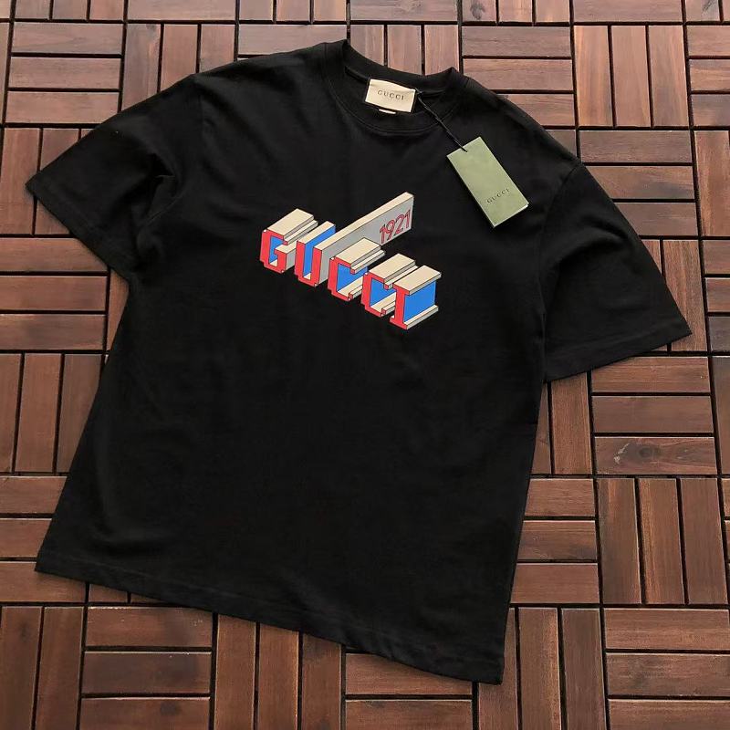 GUCCI T-SHIRT 66042171 (im 176CM 58KG iwear size S in the photo)