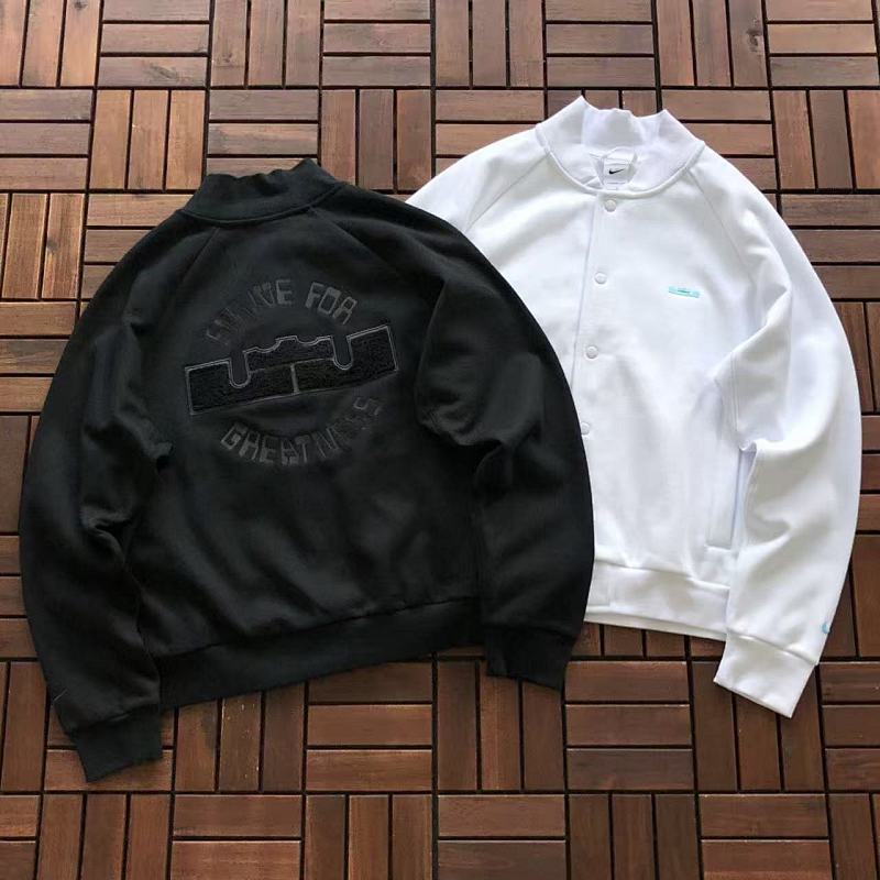 NIKE JACKET 11100437 (im 180CM 68KG iwear size L in the photo)