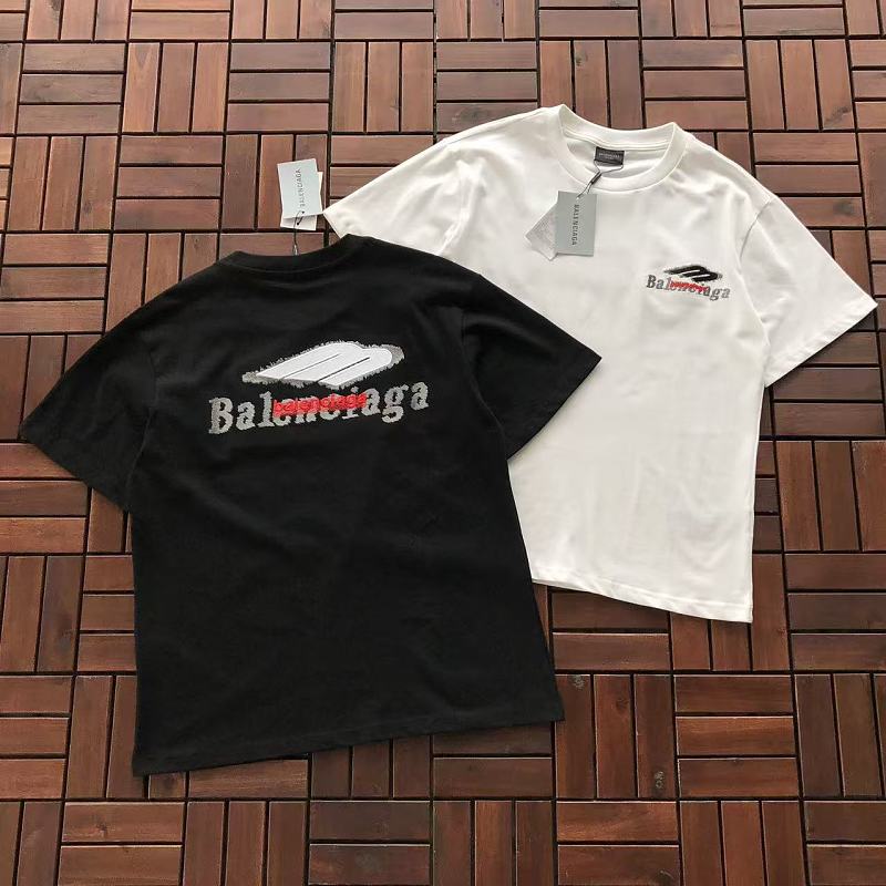 BALENCIAGA T-SHIRT 77071402 (im 185CM 70KG iwear size XS in the photo)
