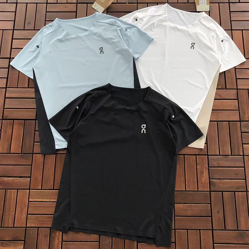 ON RUNNING T-SHIRT 66042218 (im 176CM 58KG iwear size M in the photo)