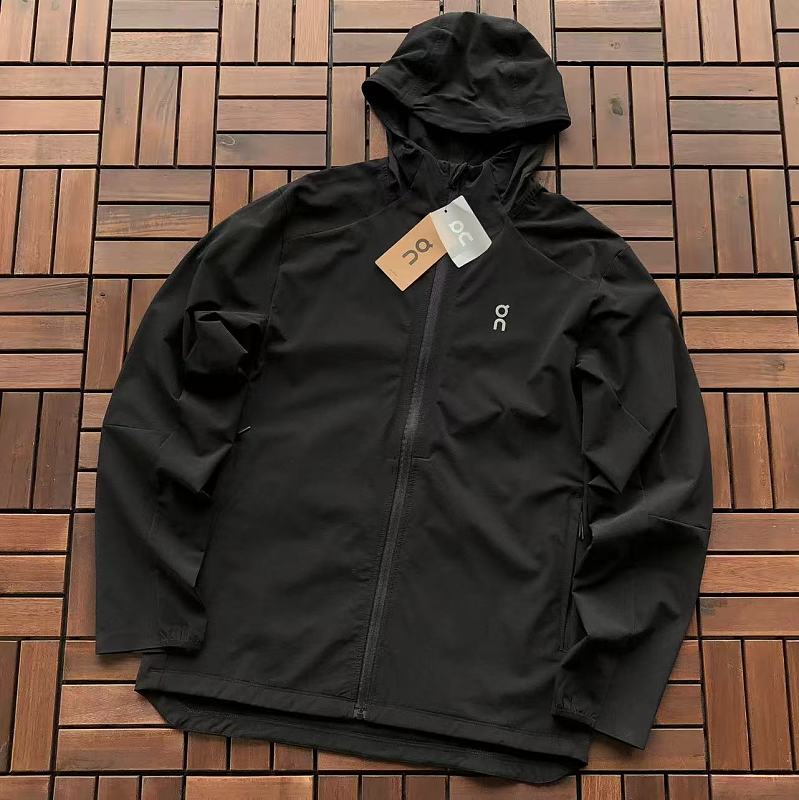 ON RUNNING JACKET 66060235 (im 185CM 80KG iwear size L in the photo)