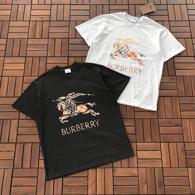 BURBERRY T-SHIRT 55020728 (im 176CM 58KG iwear size M in the photo)