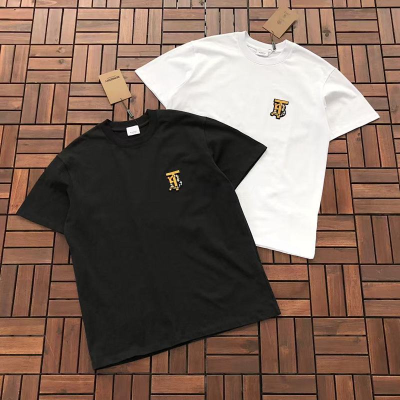 BURBERRY T-SHIRT 55031745 (im 176CM 58KG iwear size M in the photo)
