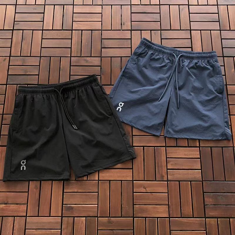 ON RUNNING SHORTS 77072352 (im 185CM 70KG iwear size L in the photo)