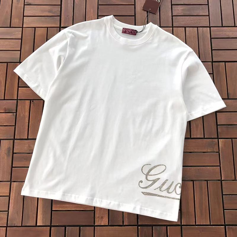 GUCCI T-SHIRT 66042261 (im 176CM 58KG iwear size S in the photo)