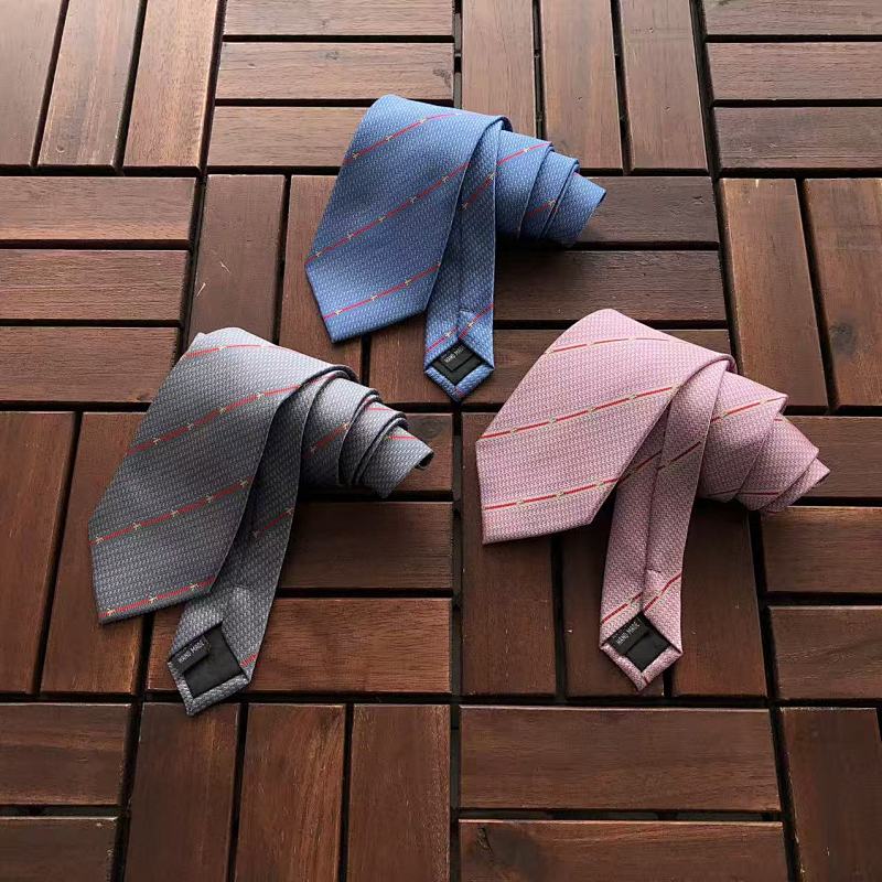 GUCCI TIE 55032728