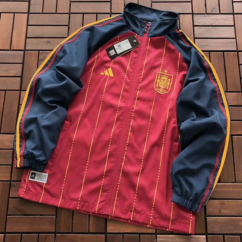 ADIDAS JACKET 66070713 (im 185CM 70KG iwear size M in the photo)