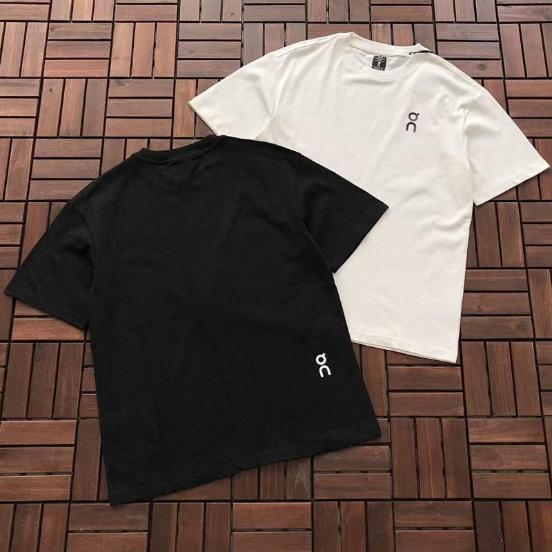 ON RUNNING T-SHIRT 55032650 (im 180CM 68KG iwear size M in the photo)
