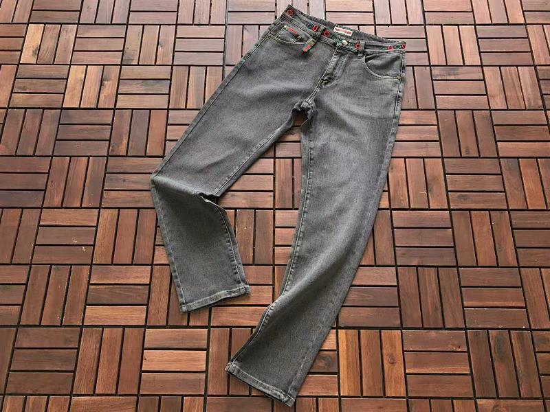 GUCCI JEANS 22091137 (im 180CM 68KG iwear size 33 in the photo）