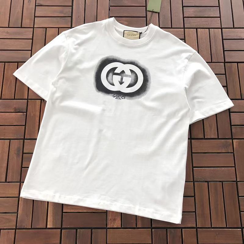 GUCCI T-SHIRT 66042255 (im 176CM 58KG iwear size S in the photo)