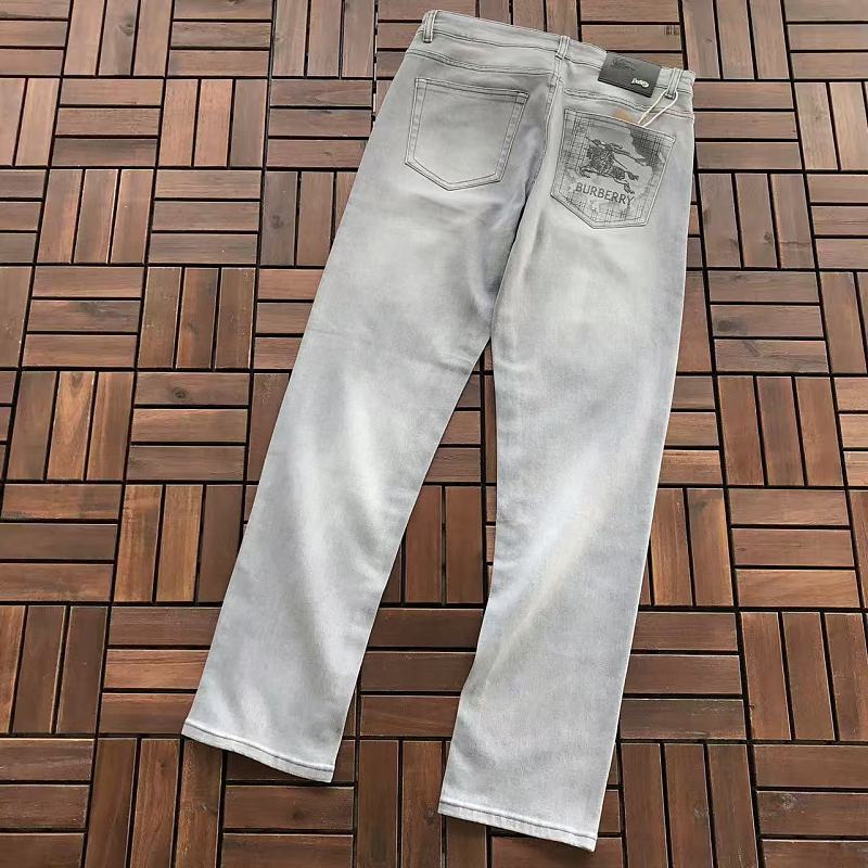 BURBERRY JEANS 66071012 (im 185CM 80KG iwear size 32 in the photo)