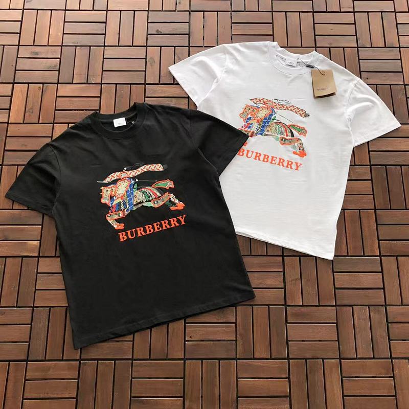 BURBERRY T-SHIRT 55031707 (im 176CM 58KG iwear size M in the photo)