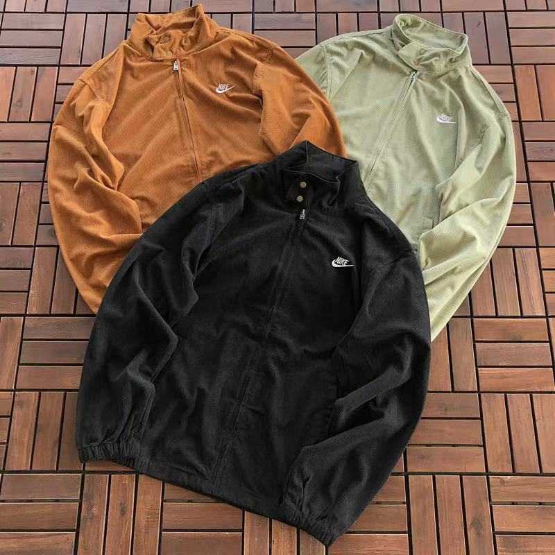 NIKE JACKET 11110540(im 170CM 60KG iwear size L in the photo)