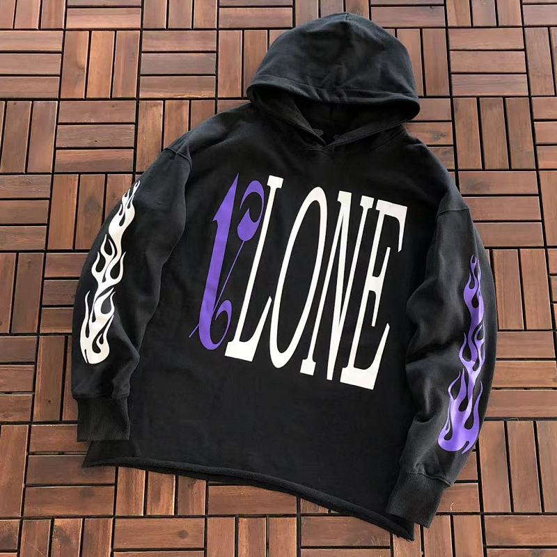 VLONE HOODIE 33112233 (im 176CM 58KG iwear size M in the photo)